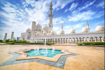 Prohlídka města Abu Dhabi s obědem v Emirates Palace