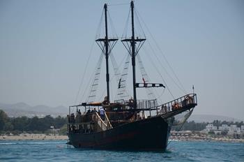 Rogersas – kruizas piratų laivu
