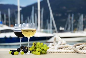 Grill i degustacja wina na łodzi