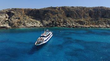 Cypryjskie wybrzeże pod żaglami 